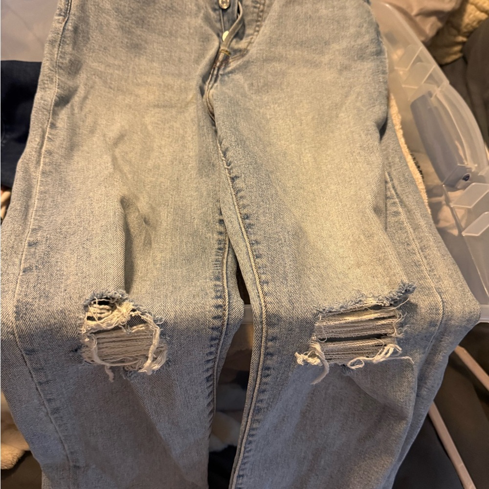 Button fly high waisted Levi jeans. Wedgie Straight leg cut size 28 x 28